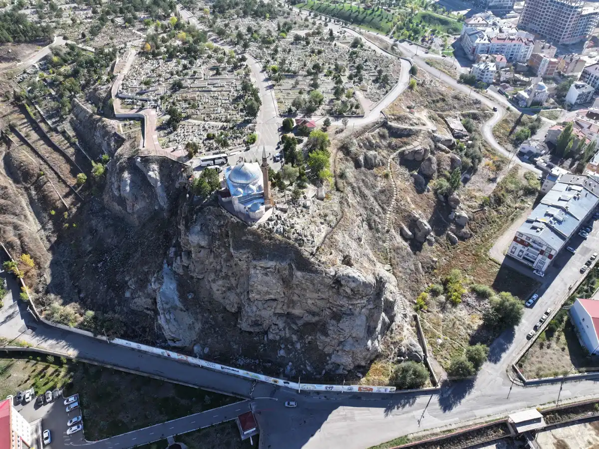 Sivas’ta Kritik Güvenlik Hamlesi: Yukarı Tekke Kayalıkları İçin Rehabilitasyon Projesi