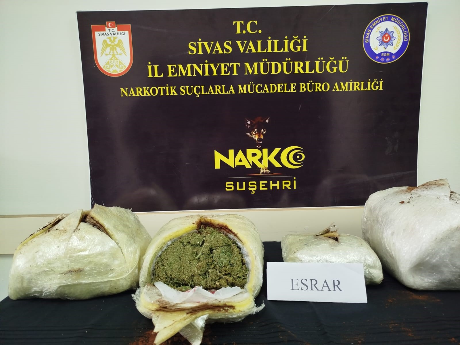 Sivas’ta 5 Kilo 100 Gram Esrar Ele Geçirildi: 2 Kişi Tutuklandı