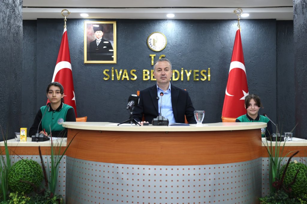 Sivas'ta Belediye Meclis Üyeleri Çocuklar Oldu: 23 Nisan’da Anlamlı Etkinlik AW441240 06 | Gündem Sivas™ Haber