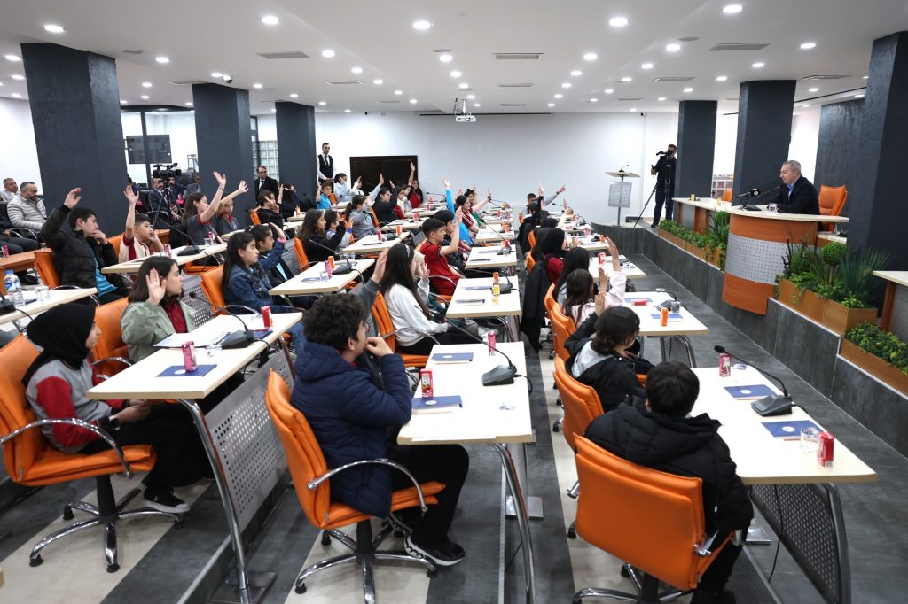 Sivas'ta Belediye Meclis Üyeleri Çocuklar Oldu: 23 Nisan’da Anlamlı Etkinlik AW441240 02 | Gündem Sivas™ Haber