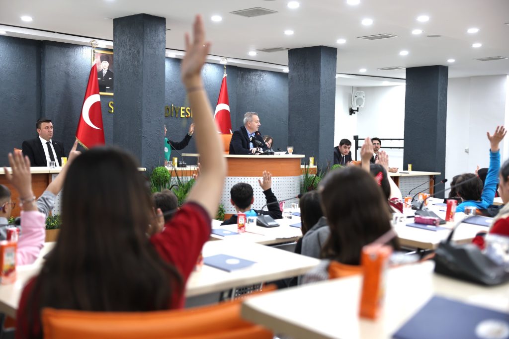 Sivas'ta Belediye Meclis Üyeleri Çocuklar Oldu: 23 Nisan’da Anlamlı Etkinlik AW441240 01 | Gündem Sivas™ Haber