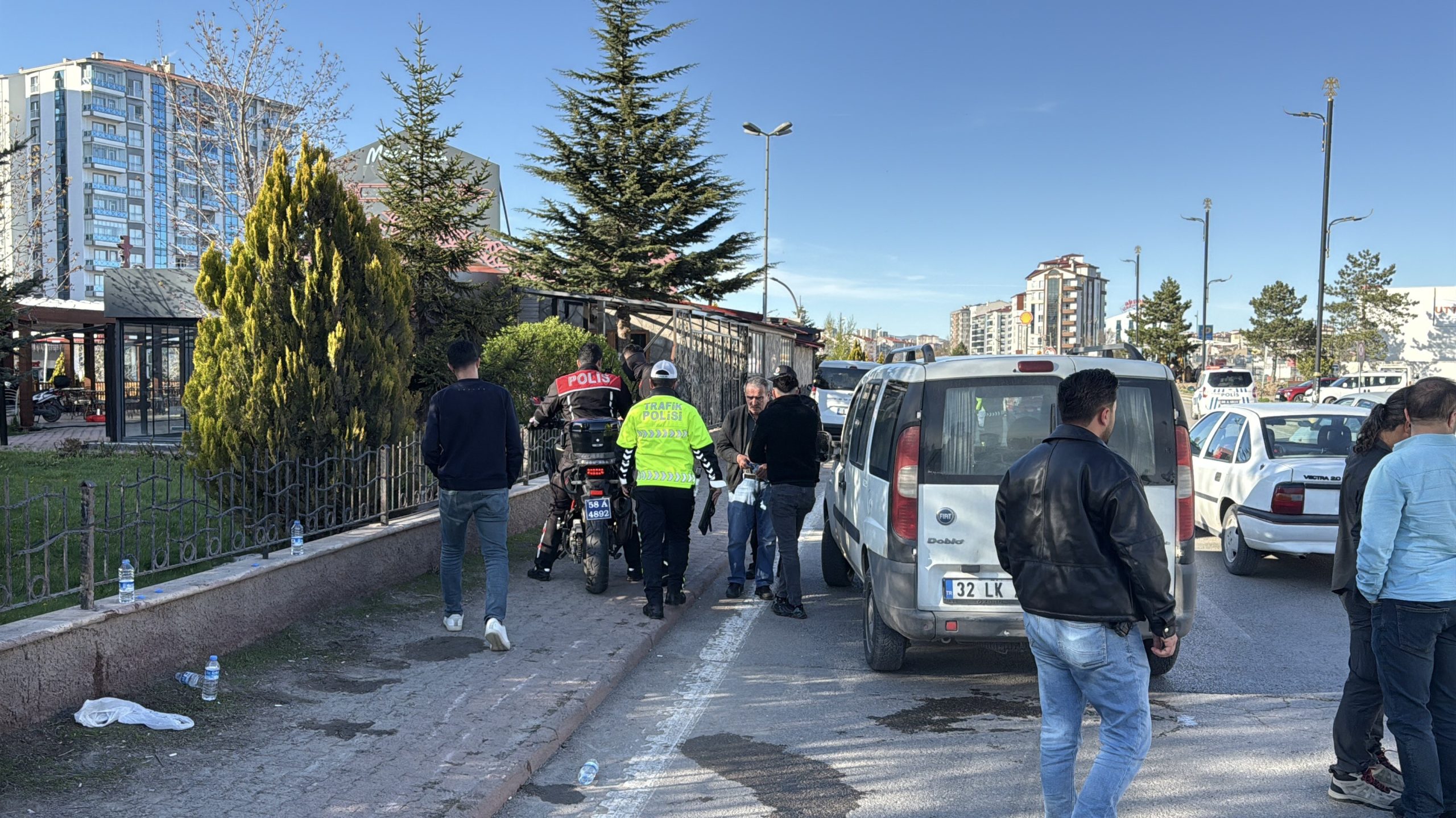 Şüpheli Aracı Takip Eden 2 Polis Sivas’ta Kaza Yaptı! Yaralılar Var
