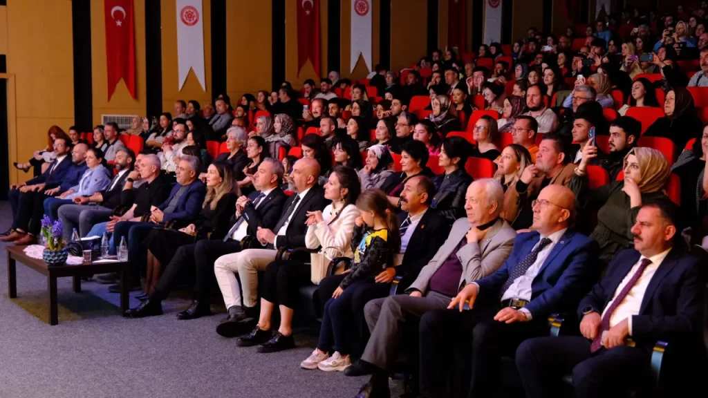 Sivas’ta Türk Müziği Konseri: Üniversite Öğrencilerinden Unutulmaz Gece 1745960497406 image | Gündem Sivas™ Haber