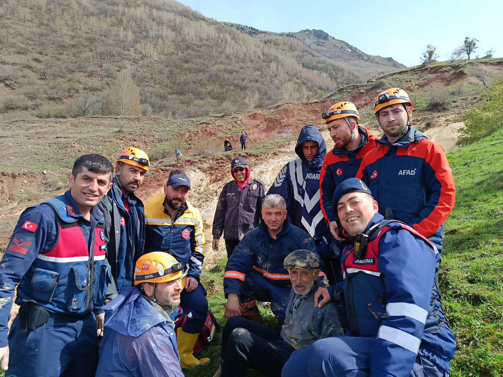 AFAD Mucizesi: Sivas’ta İneğiyle Birlikte Çamura Saplanan Vatandaş Kurtarıldı