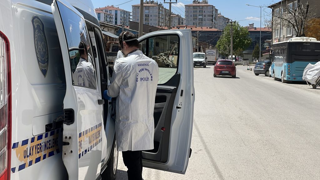 Sivas’ta 70 Yaşındaki Mustafa Metin Kuruçay’ın Şüpheli Ölümü Kötü Kokuyla Ortaya Çıktı AW448354 03 | Gündem Sivas™ Haber