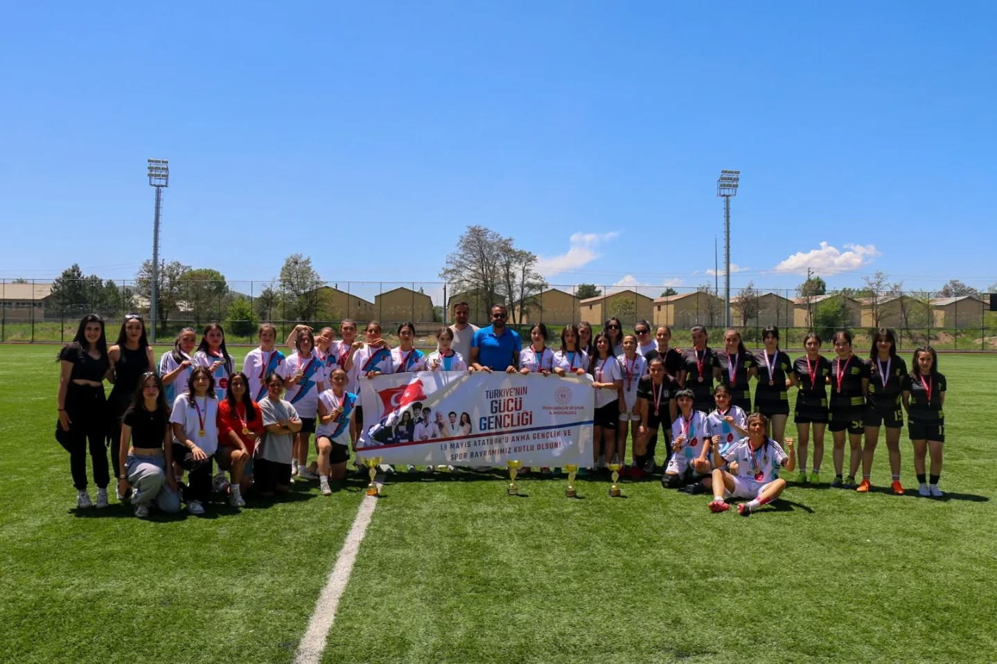 Sivas'ta Bayram Coşkusu Sahaya Taştı: 5x5 Futbol Müsabakaları Gençleri Buluşturdu