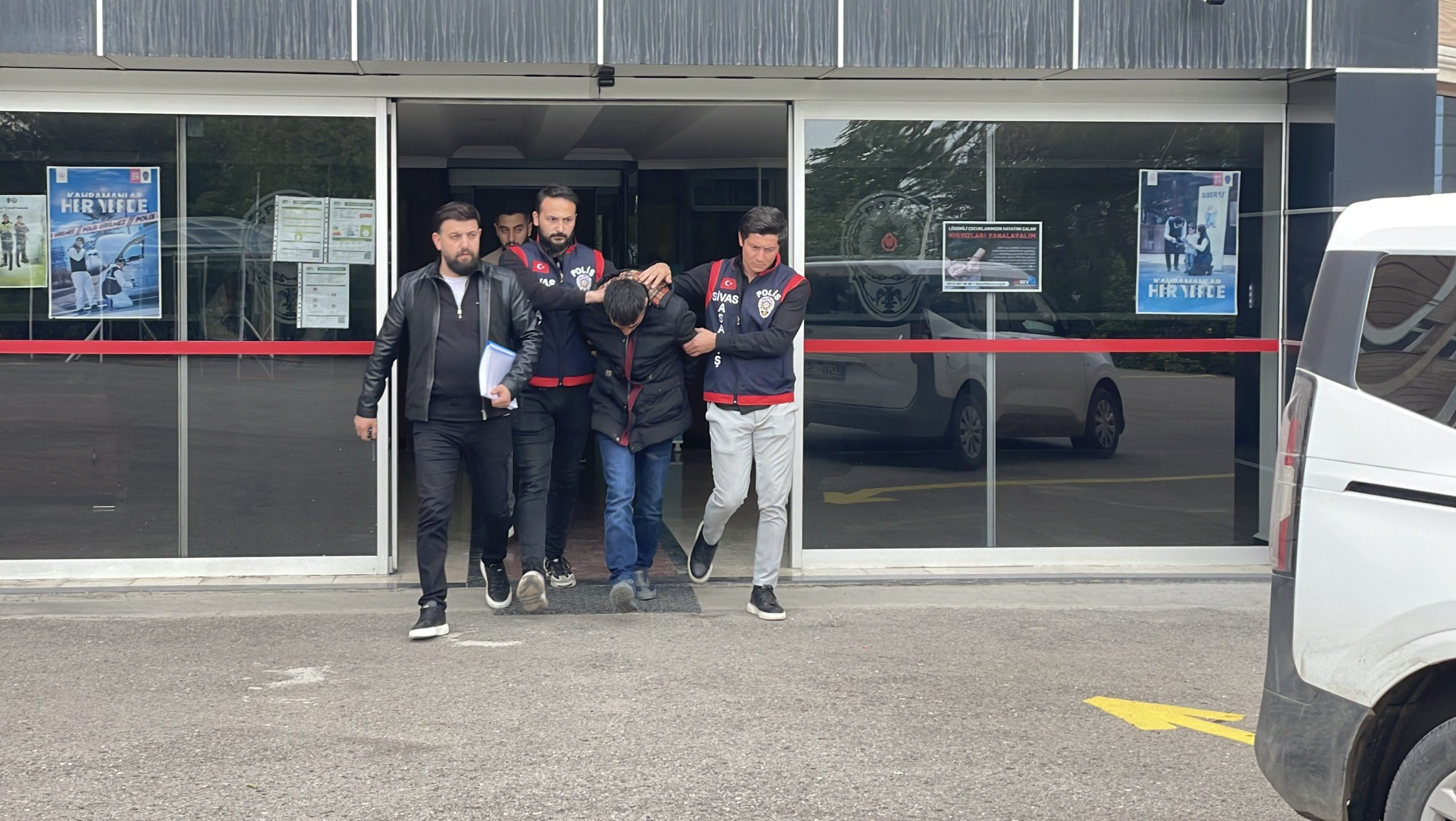 Sivas’ta İki Kardeşi Öldüren Cinayet Zanlısı Tutuklandı – Şok Detaylar Ortaya Çıktı