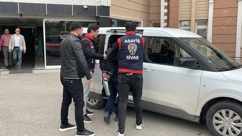 Sivas’ta Kardeşleri Öldüren Katil Zanlısı Susma Hakkını Kullandı: Cinayette Şok Detaylar! AW450308 02 | Gündem Sivas™ Haber