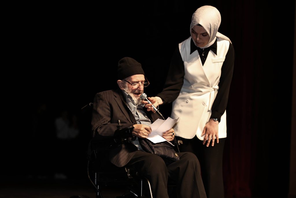 Sivas’ta Engeller Sahnede Aşıldı: Engelli Bireyler Sahne Gösterileriyle Gönülleri Fethetti AW455799 11 | Gündem Sivas™ Haber