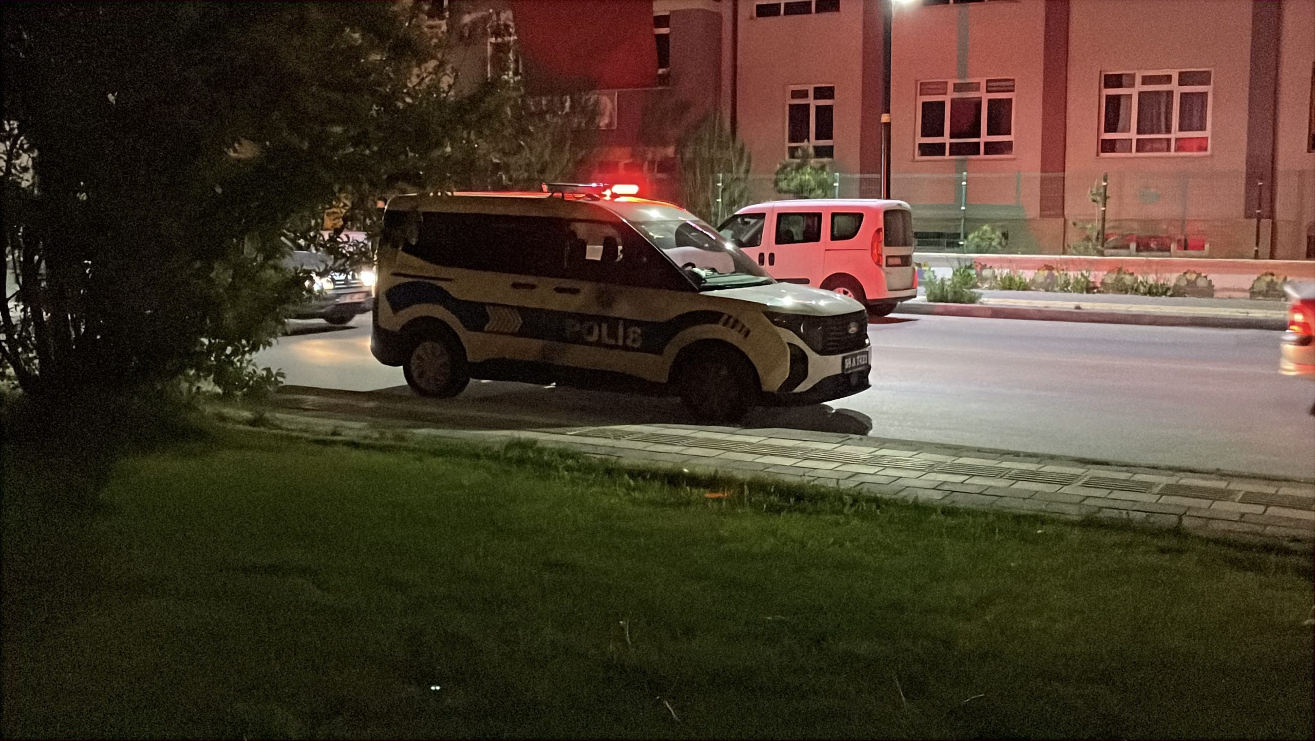 Sivas’ta Silahlı ve Bıçaklı Kavga: 4 Yaralı Hastaneye Kaldırıldı