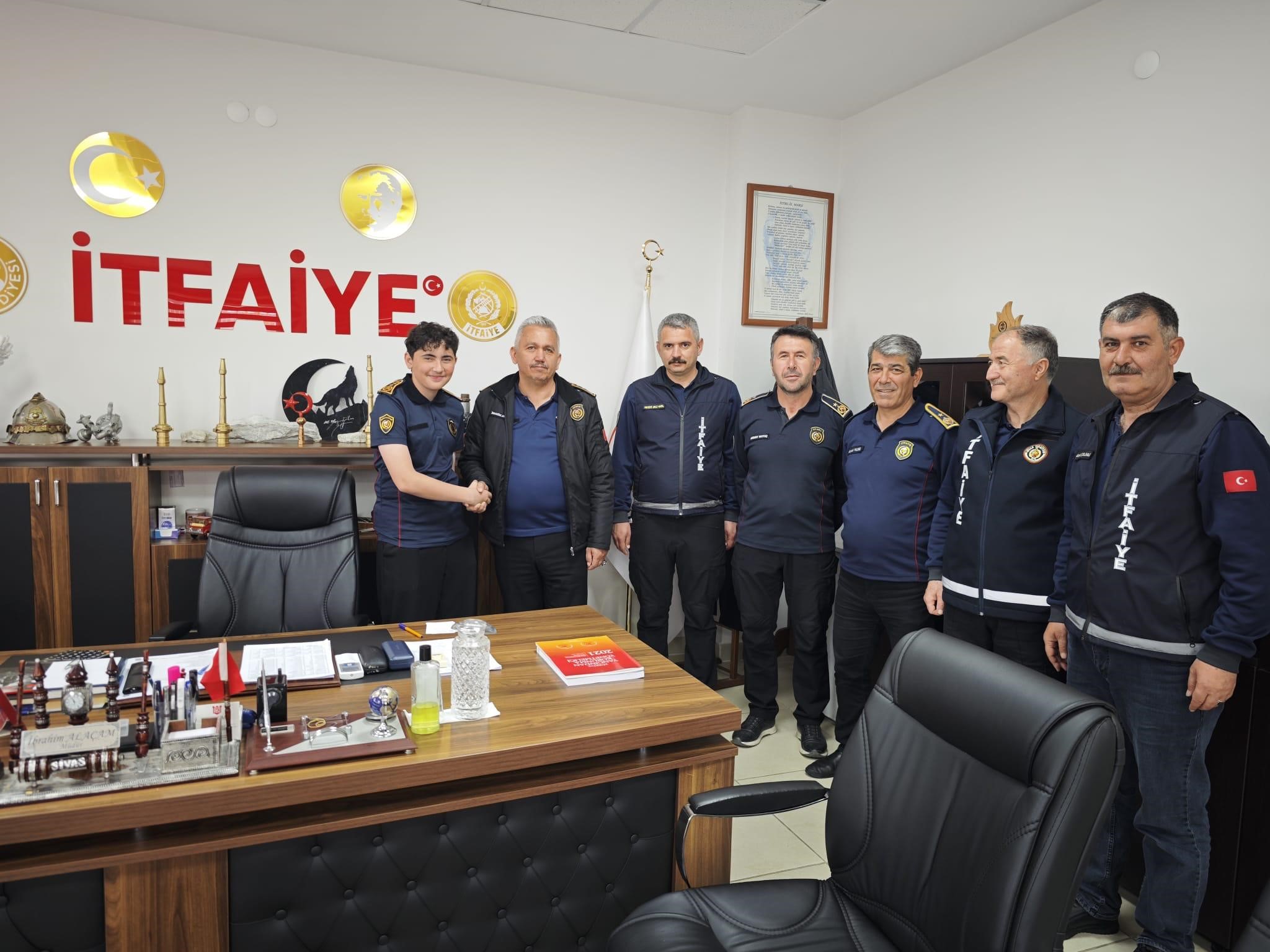 19 Mayıs'ta Sivas'ta Genç İtfaiye Müdürü Oldu: Sembol Görevle Sorumluluklar Tanıtıldı