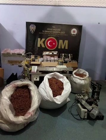 Kaçak Sigaraları Sararken Yakalandılar: Sivas’ta Depoya Baskın! | Gündem Sivas™ | Sivas Haberleri AW459789 02 | Gündem Sivas™ | Sivas Haberleri