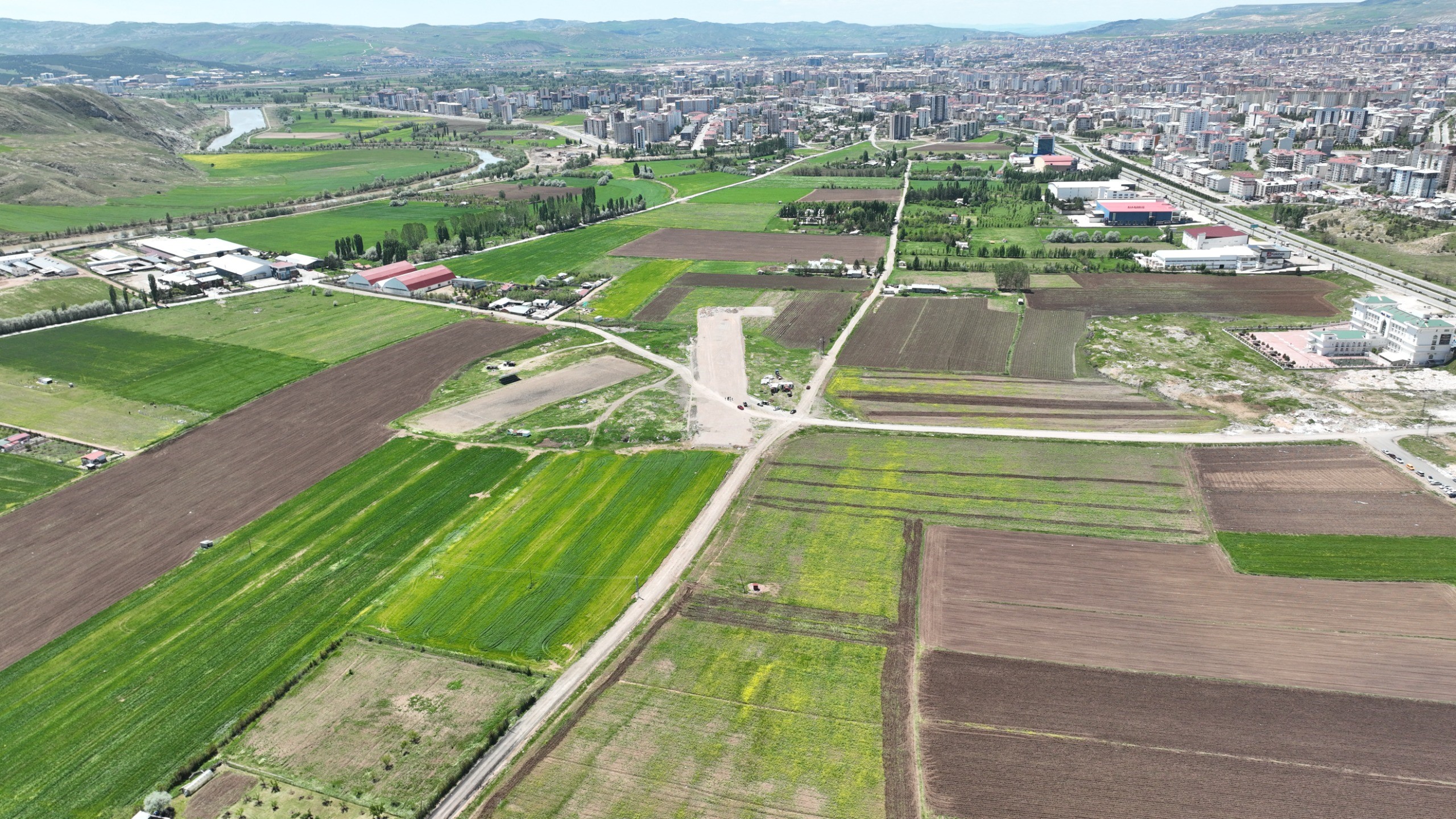 Sivas Belediyesi'nden Gençlere Model Uçak ve Motor Sporları Alanı