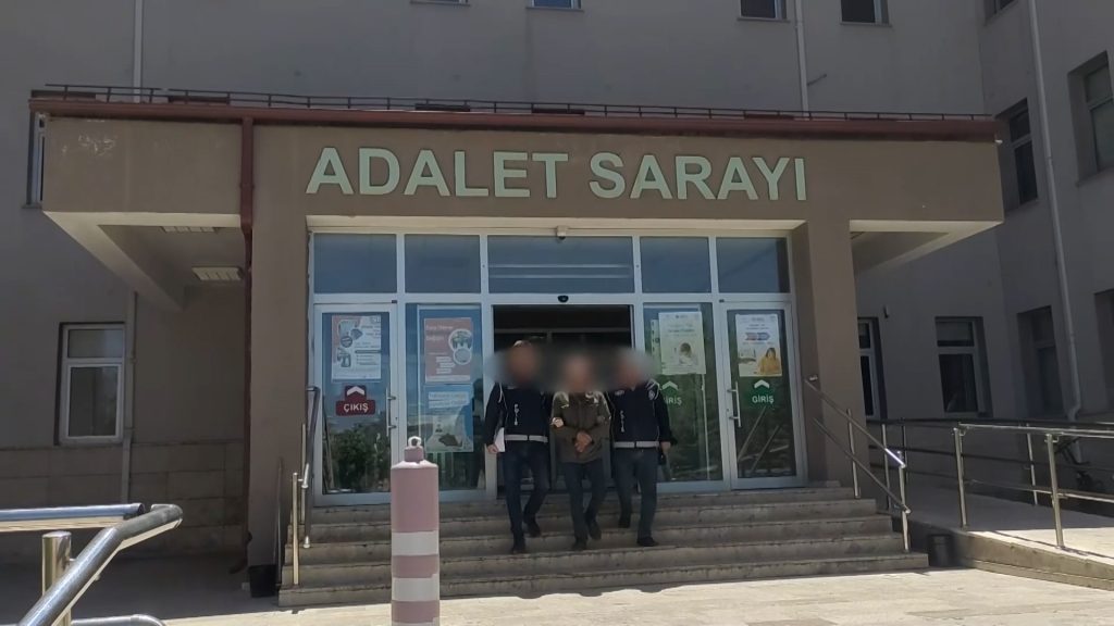 Sivas’ta Göçmen Kaçakçılığına Geçit Yok: 6 Organizatör Tutuklandı AW461422 04 | Gündem Sivas™ Haber