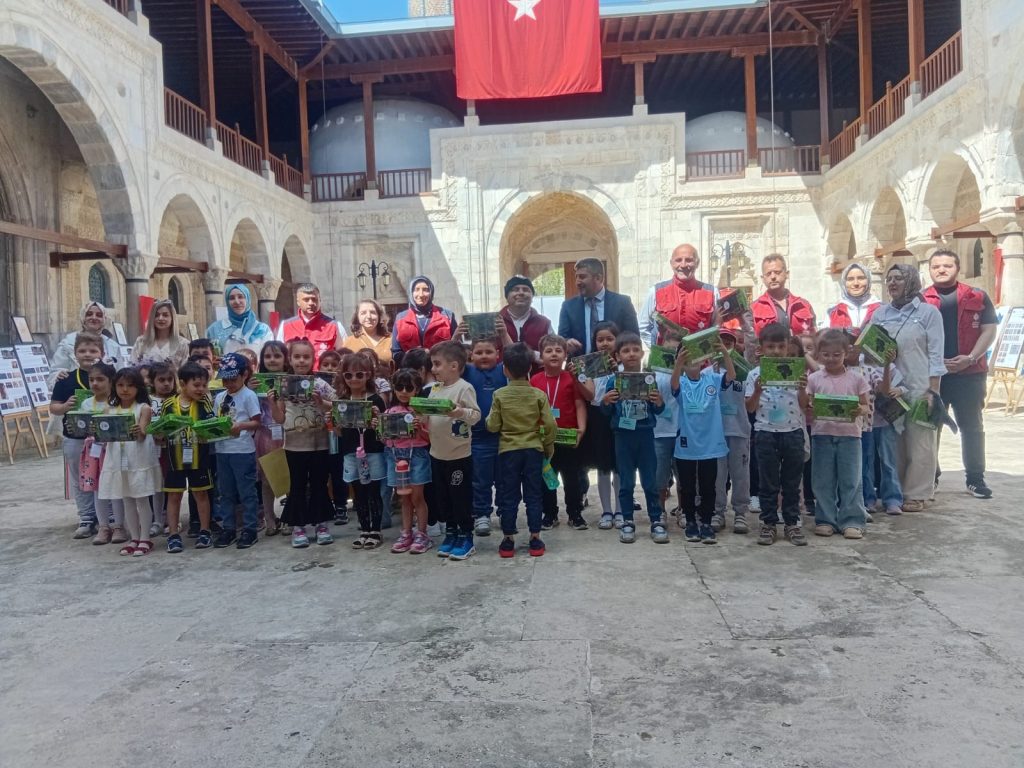 Sivas’ta Gök Medrese’de Çocuklara Masallarla Vakıf Bilinci Aşılandı AW461724 03 | Gündem Sivas™ Haber