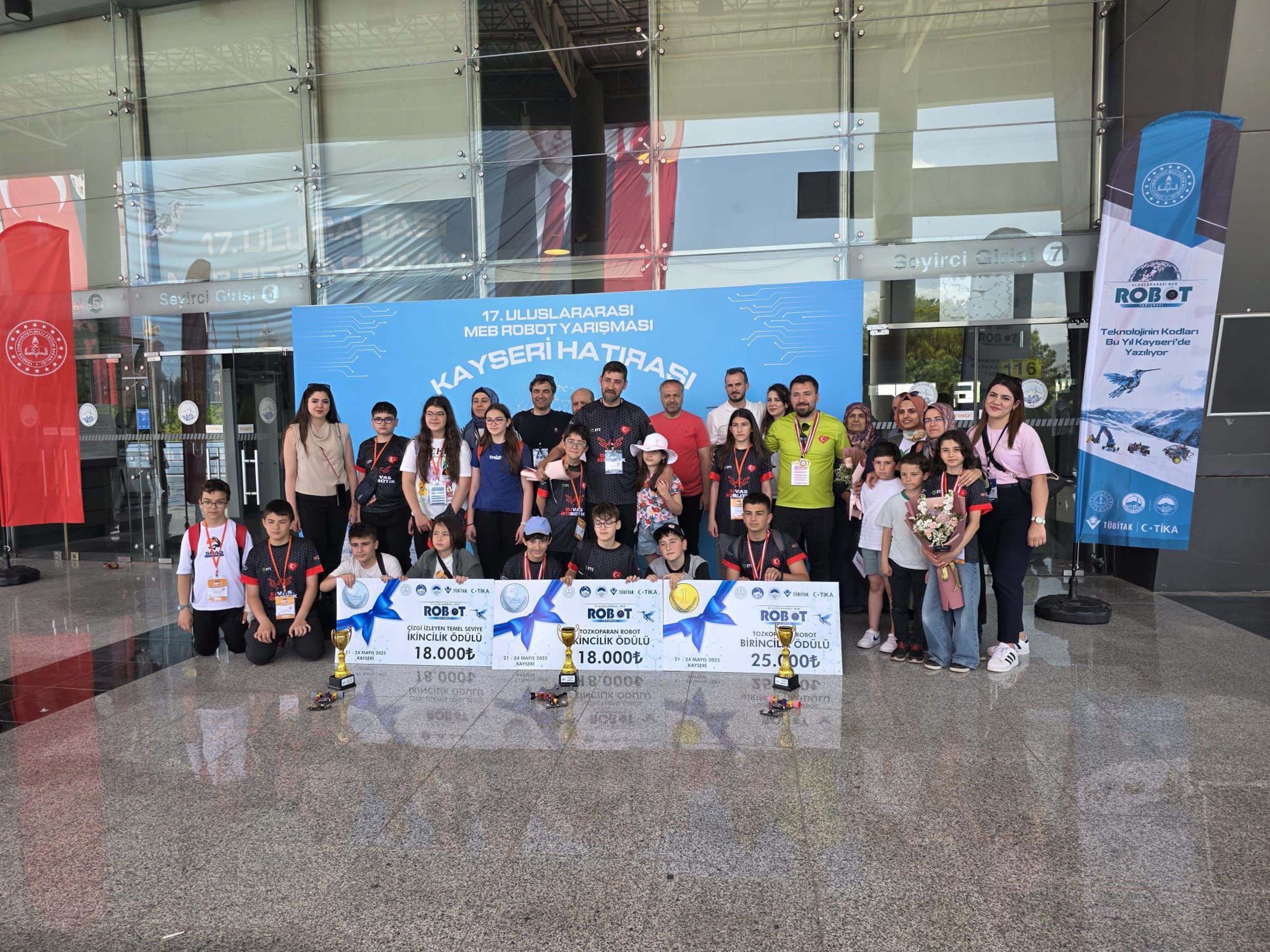 Kayseri’deki Robot Yarışması’na Sivaslı Öğrenciler Damga Vurdu