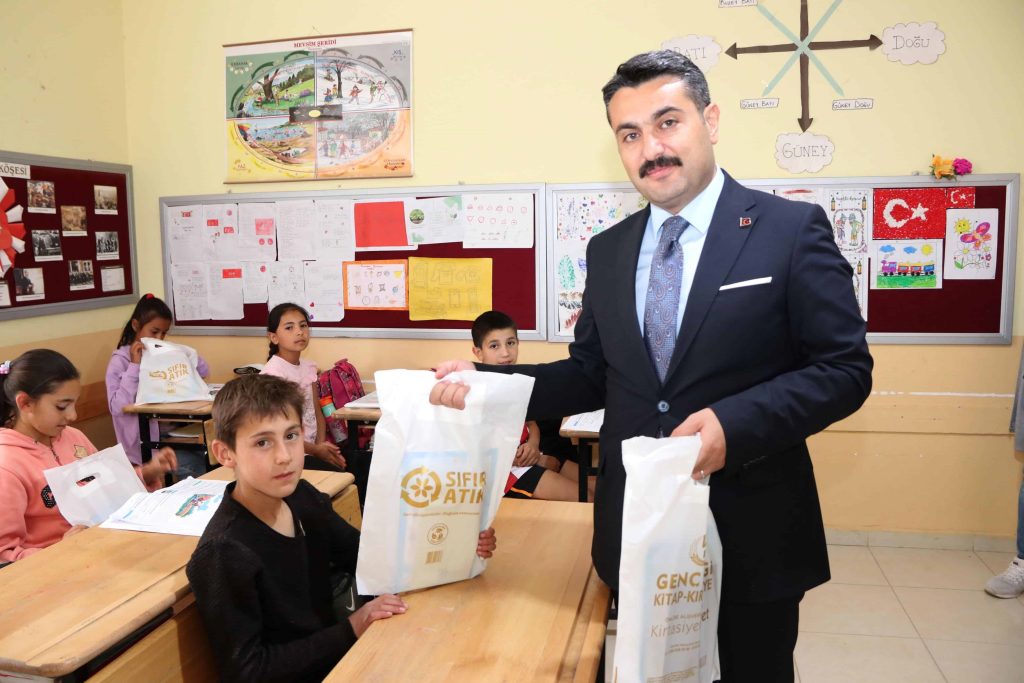 Bağışlanan 15 Bin Kitap Okullara Dağıtılacak AW462895 01 | Gündem Sivas™ Haber