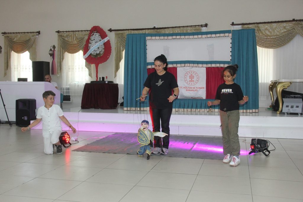 Sivas’ta Çocuk Festivali Coşkusu: Zara’da Kültür ve Sanat Şöleni aa 20250525 38075778 38075777 zarada cocuk festivali duzenlendi | Gündem Sivas™ Haber