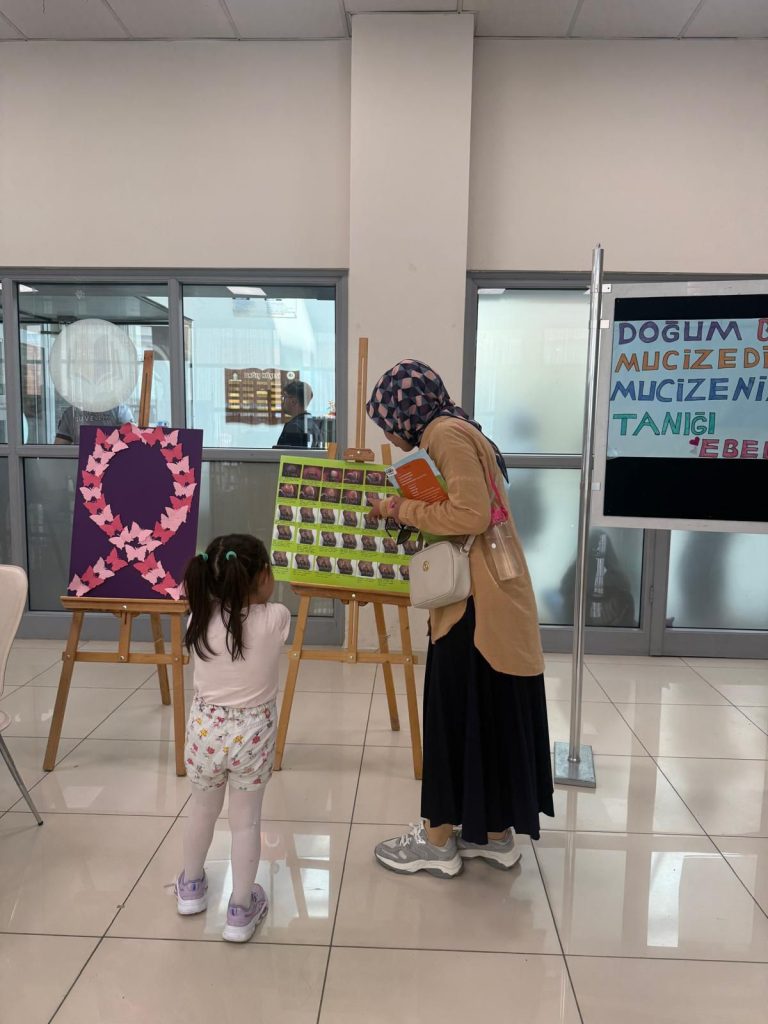 Sivas’ta Ebelik Sergisi Yoğun İlgi Gördü: Geleceğin Sağlıkçılarıyla Tanışma Fırsatı whatsapp image 2025 05 24 at 16 15 45 | Gündem Sivas™ Haber