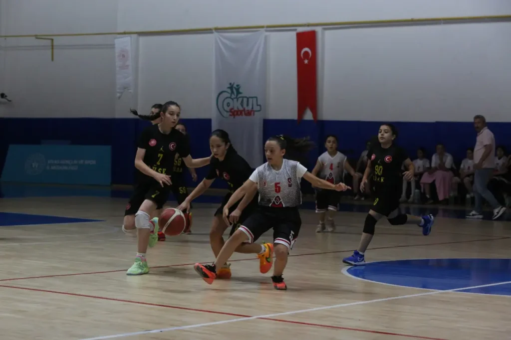 CÜSK U12 Kız Basketbol Takımı, Sivas’ta Fırtına Gibi Esiyor! 1750405804130 image | Gündem Sivas™ Haber