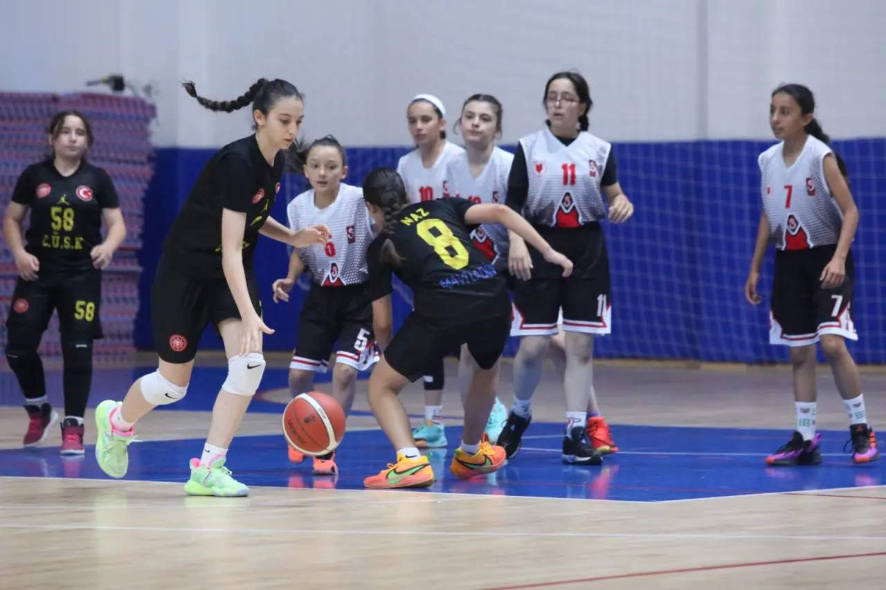 CÜSK U12 Kız Basketbol Takımı, Sivas’ta Fırtına Gibi Esiyor!