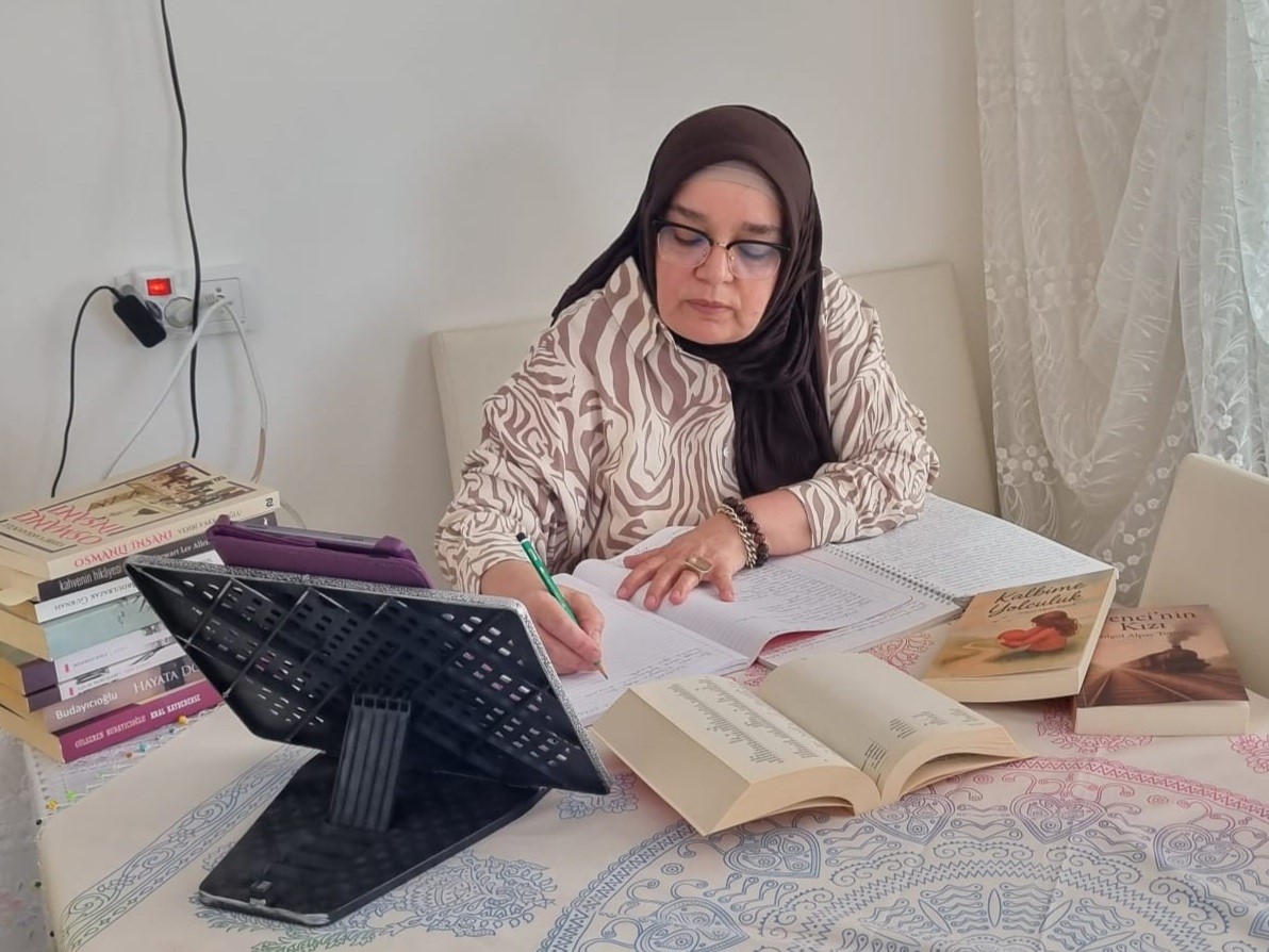 Nilgül Alpay Toparlı: 60 Yaşında Üniversiteyi Bitirip Edebiyat Dünyasına Adım Attı