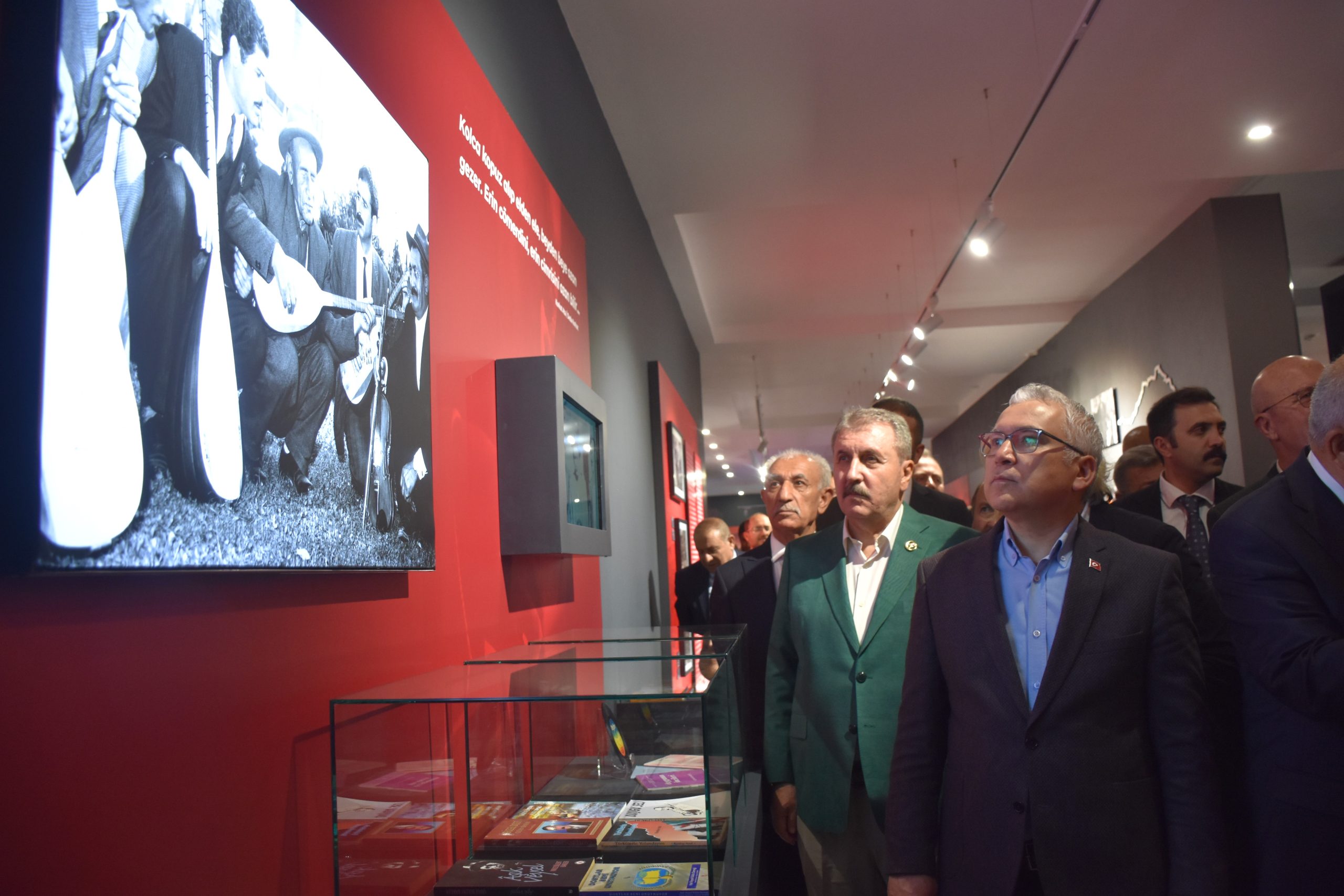 Sivas’ta Aşık Veysel Şatıroğlu ve Yöresel Müzik Aletleri Müzesi Açıldı