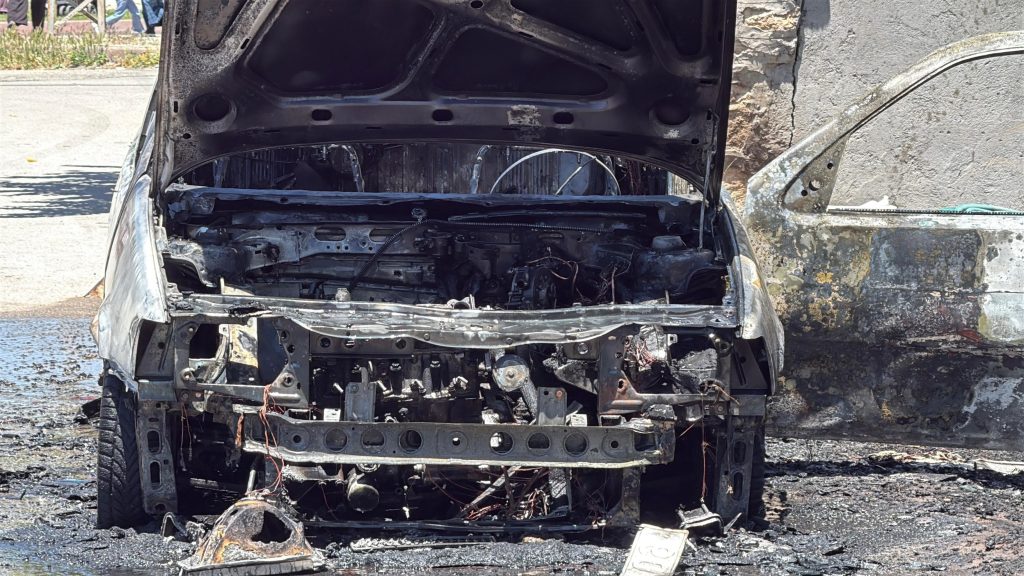 Sivas'ta Park Halindeki Fiat Marka Araç Alev Aldı: Yangın Faciasından Çarpıcı Görüntüler AW480352 09 | Gündem Sivas™ Haber