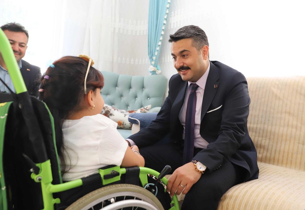 Sivas'ta Evde Eğitim Gören Öğrencilerin Karne Mutluluğu AW480600 03 | Gündem Sivas™ Haber