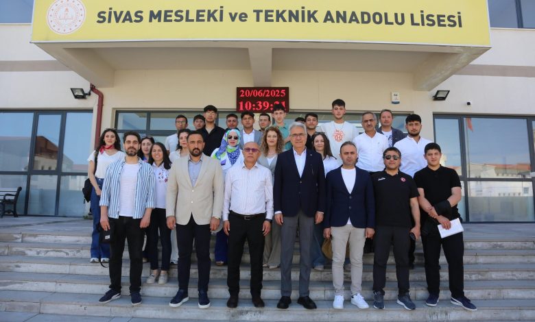 Sivas’ta Meslek Lisesi Öğrencileri Karne Sevinci Yaşadı – STSO’dan Tam Destek | Gündem Sivas™ | Sivas Haberleri AW480688 01 | Gündem Sivas™ | Sivas Haberleri