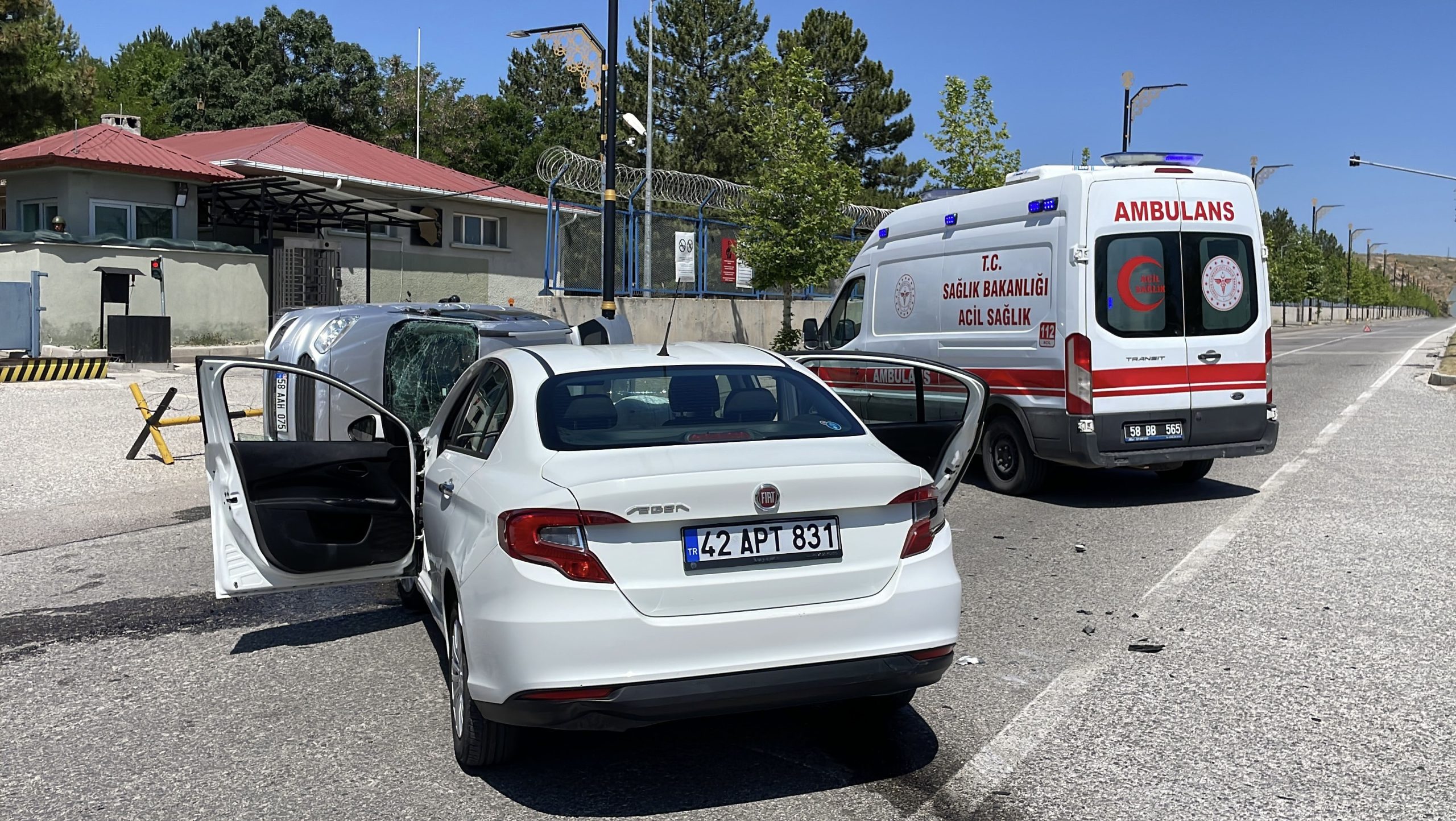 Sivas'ta Şerit İhlali Kazası: 4 Yaralı AW480983 01 scaled | Gündem Sivas™ Haber