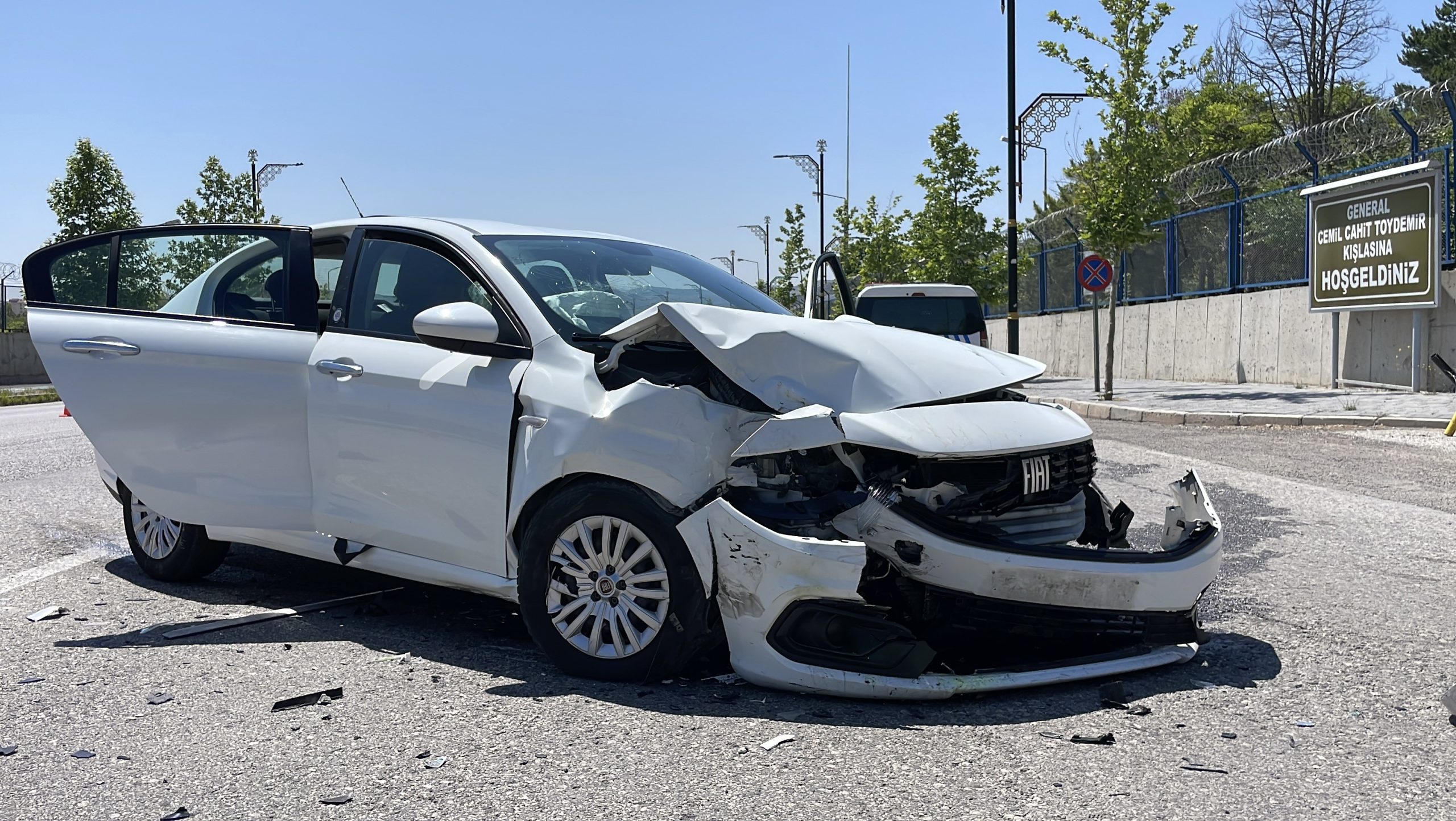 Sivas'ta Şerit İhlali Kazası: 4 Yaralı AW480983 04 scaled | Gündem Sivas™ Haber