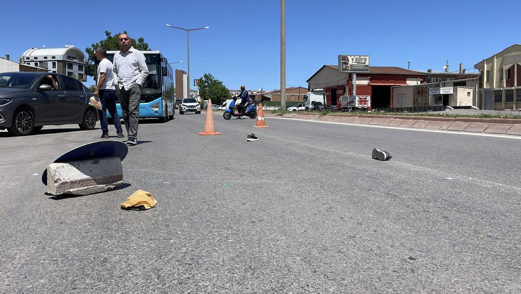 Sivas'ta Kamyon Çarpması Sonucu Yaşlı Yaya Hayatını Kaybetti AW482299 01 | Gündem Sivas™ Haber