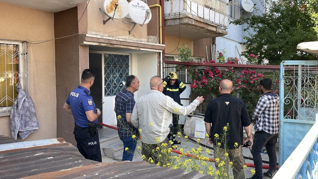 Sivas'ta Apartman Yangını: 5 Kişi Dumandan Etkilendi AW482466 02 | Gündem Sivas™ Haber