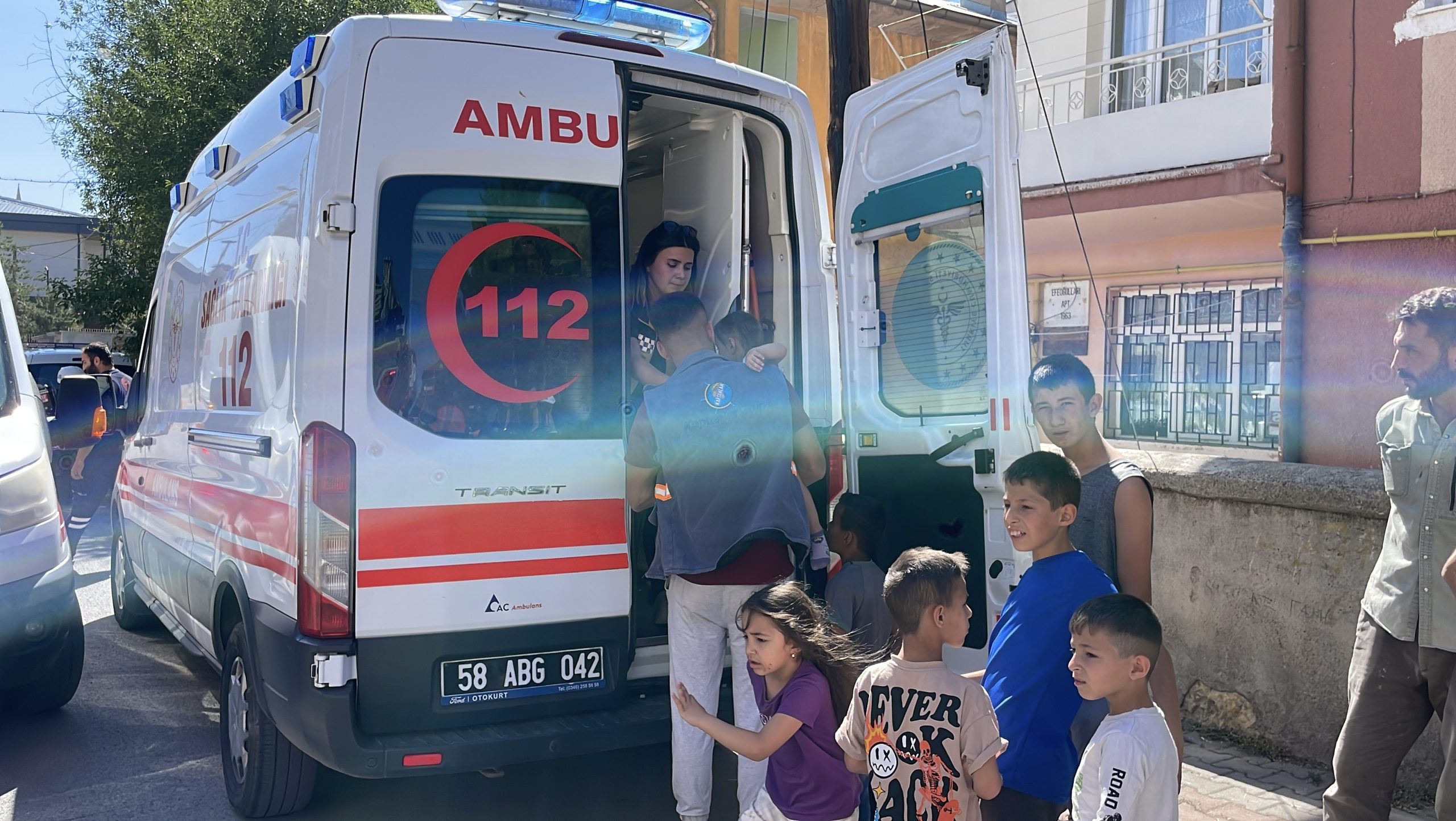 Sivas'ta Apartman Yangını: 5 Kişi Dumandan Etkilendi