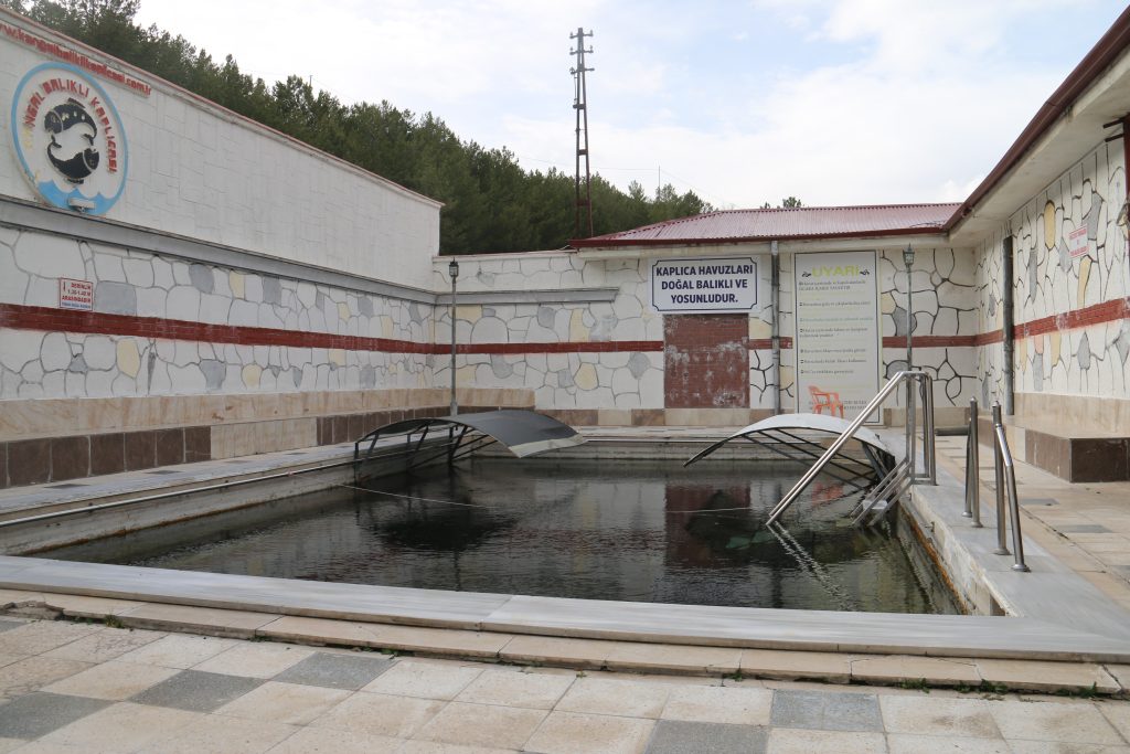 Dünyanın Tek Doğal Sedef Tedavi Merkezi: Kangal Balıklı Kaplıcası Kapalı! AW483683 06 1 | Gündem Sivas™ Haber