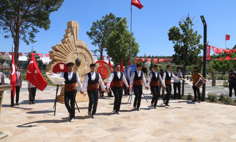 Atatürk’ün Sivas’a Gelişinin 106. Yılı Coşkuyla Kutlandı | Gündem Sivas™ | Sivas Haberleri AW485399 06 | Gündem Sivas™ | Sivas Haberleri