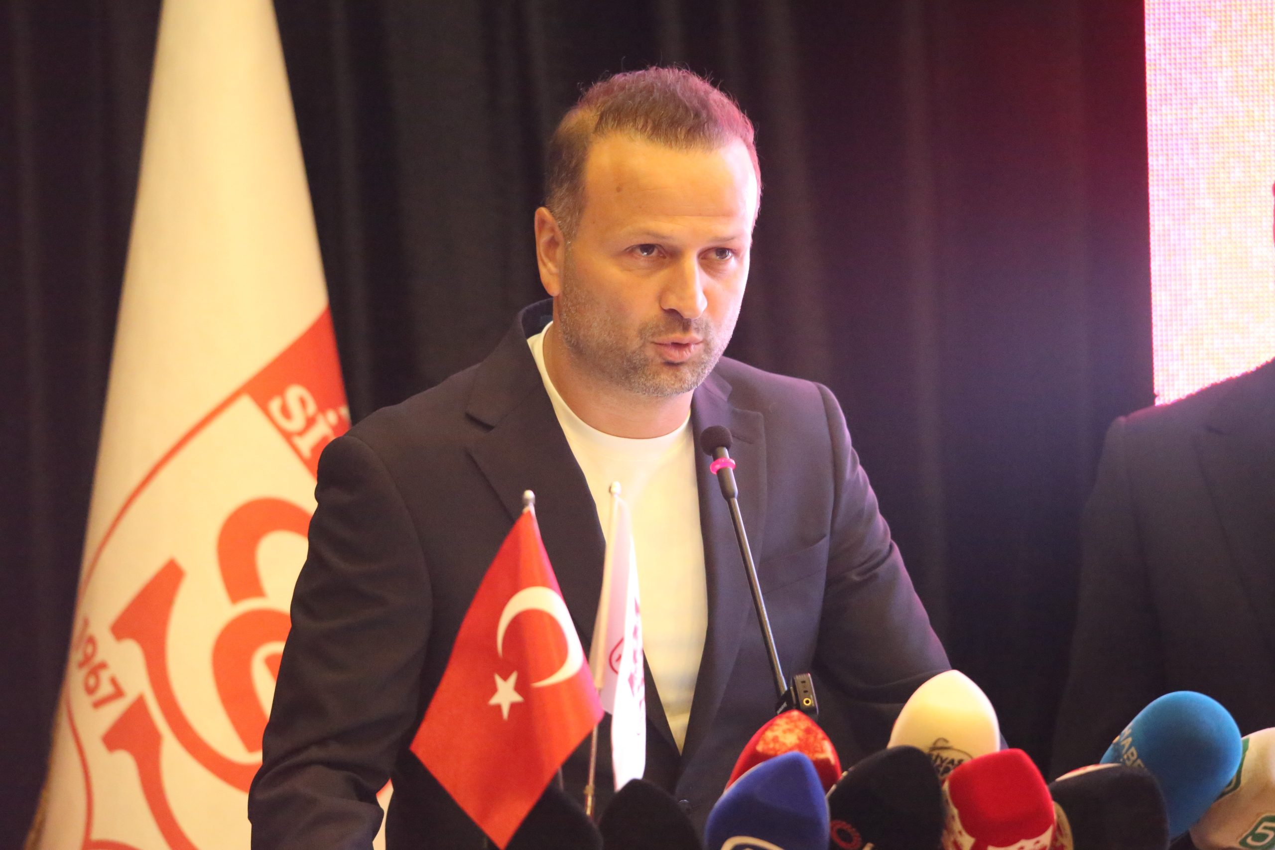 Sivasspor, Osman Zeki Korkmaz ile Yeni Döneme Hazır!