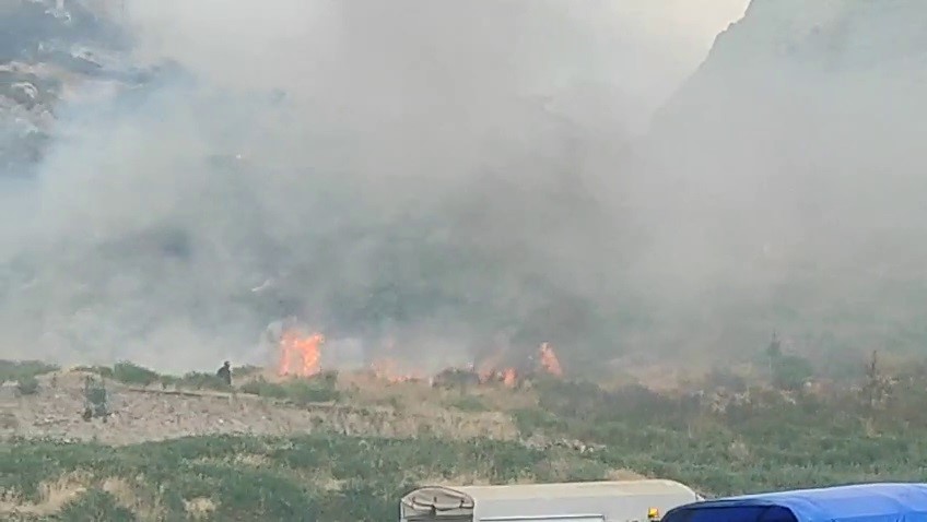 Divriği’de Otluk Arazide Çıkan Yangın, Tarihi Ulu Cami’yi Tehdit Etti AW487471 03 | Gündem Sivas™ Haber