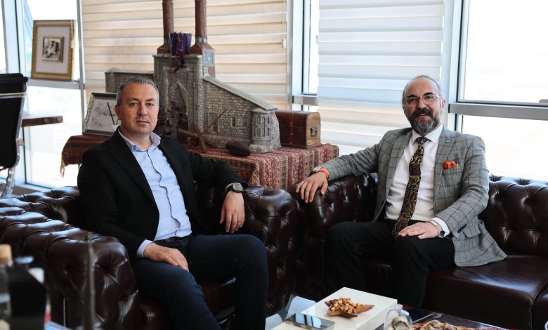Başkan Uzun, Gündem Sivas ve TİMBİR’i Ziyaret Etti | Gündem Sivas™ | Sivas Haberleri Dr. Adem Uzun’dan Gündem Sivas ve TİMBİR Sivas Şubesi’ne ziyaret. Şehrimizin geleceği üzerine verimli bir görüşme gerçekleştirildi.