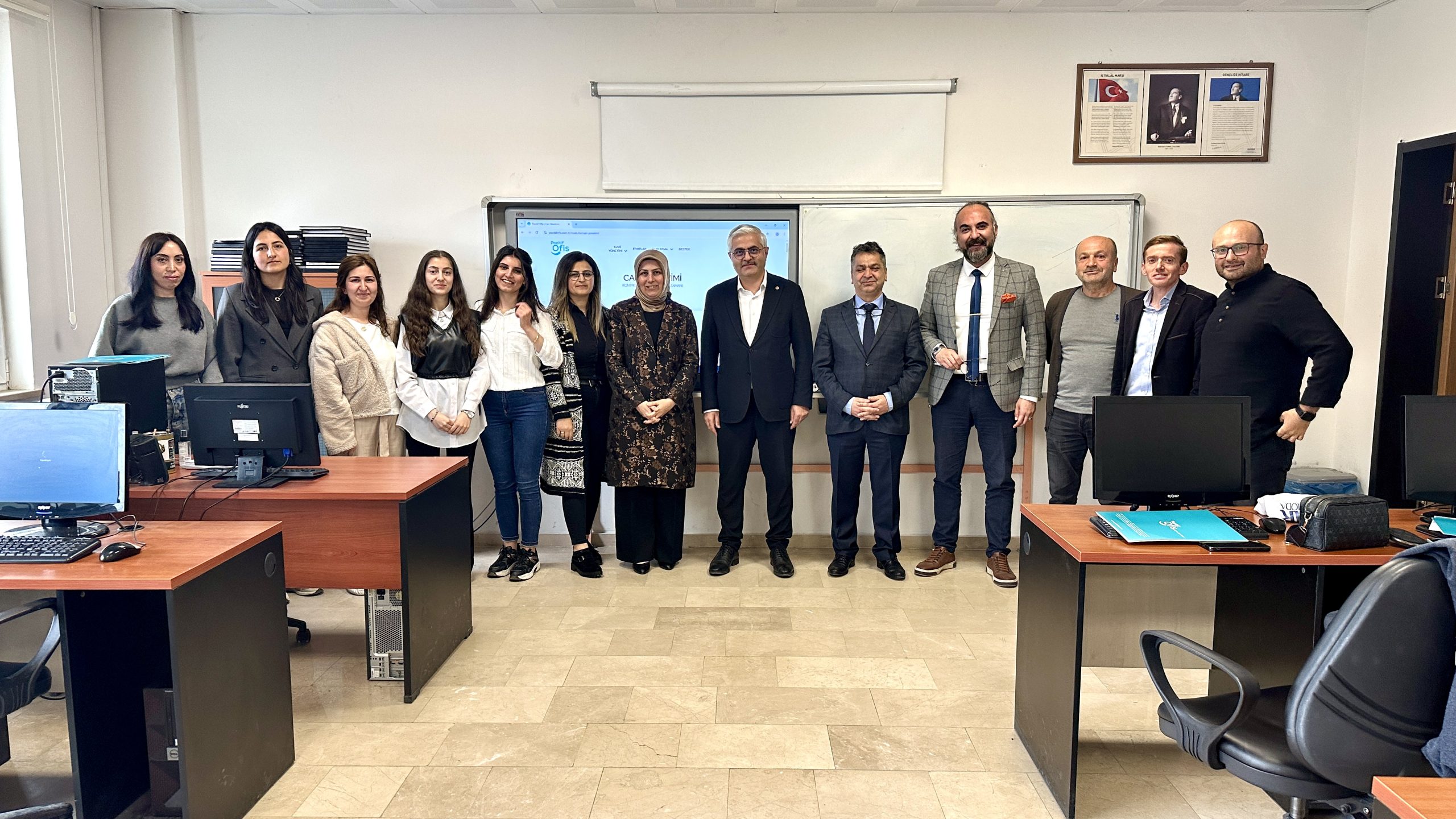 Sivas Halk Eğitim ve Pozitif Ofis’ten Gençlere İş Fırsatı Sunan Muhasebe Eğitimi