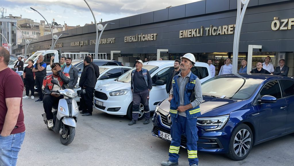 Sivas’ta Çatı Katında Çıkan Yangın Paniğe Yol Açtı! AW487563 01 | Gündem Sivas™ Haber