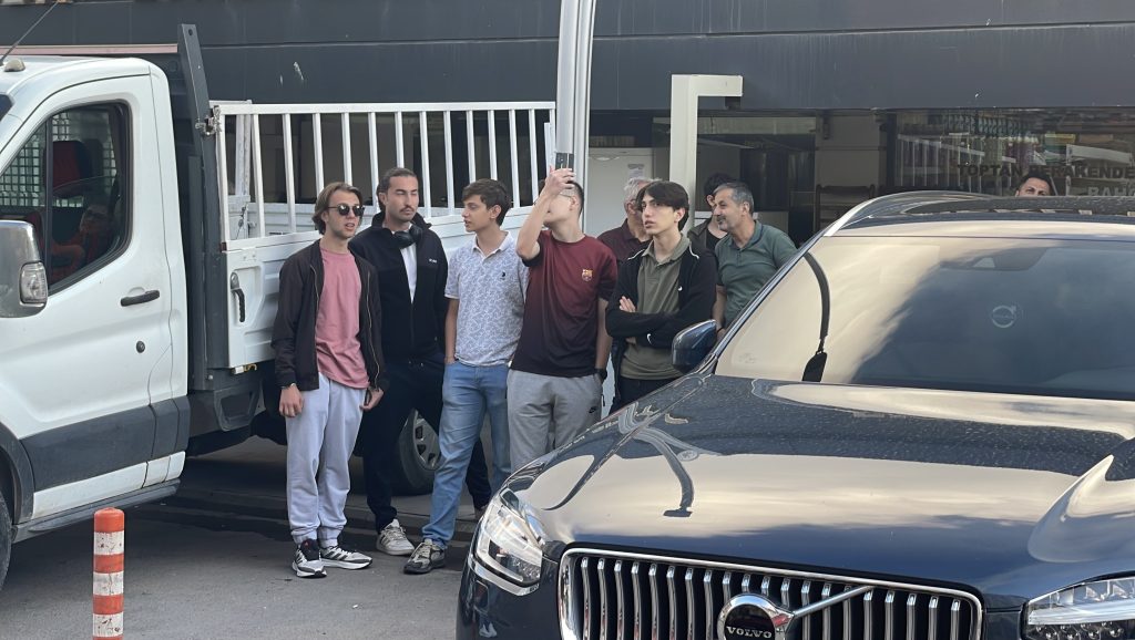 Sivas’ta Çatı Katında Çıkan Yangın Paniğe Yol Açtı! AW487563 05 | Gündem Sivas™ Haber