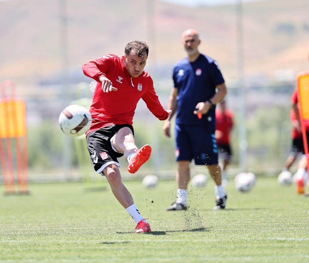 Ziya Erdal, 17 Yıllık Sivasspor Kariyerini Duygusal Bir Veda ile Noktaladı