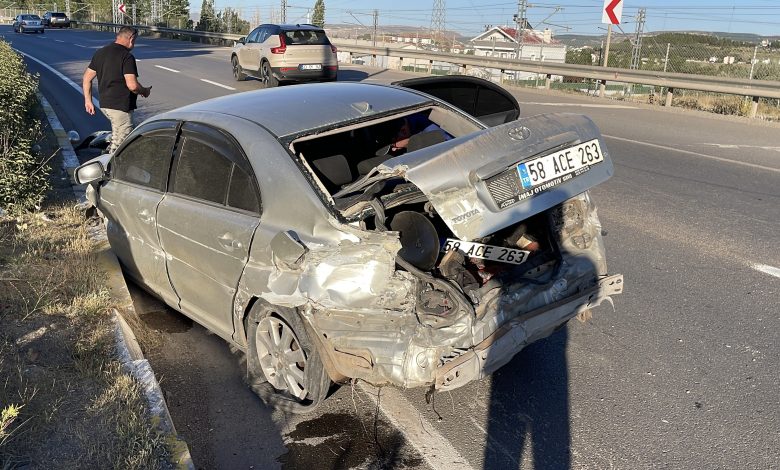 Sivas’ta Kontrolden Çıkan Araç Bariyerlere Çarptı: 2 Yaralı | Gündem Sivas™ | Sivas Haberleri AW493810 05 | Gündem Sivas™ | Sivas Haberleri