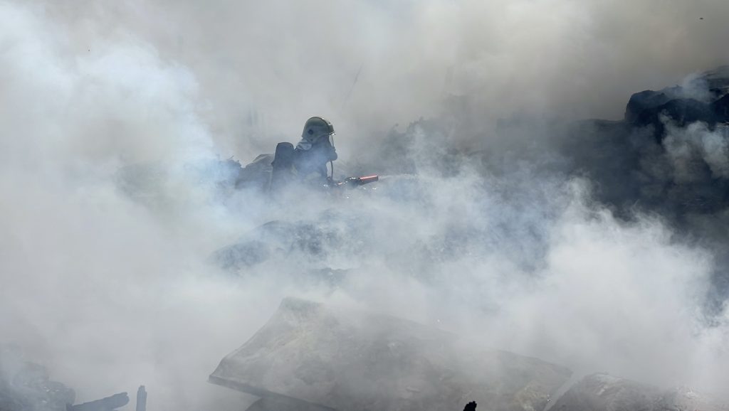 Sivas'ta Atık Malzemelerden Çıkan Yangın İtfaiye Müdahalesiyle Kontrol Altına Alındı AW494490 02 | Gündem Sivas™ Haber