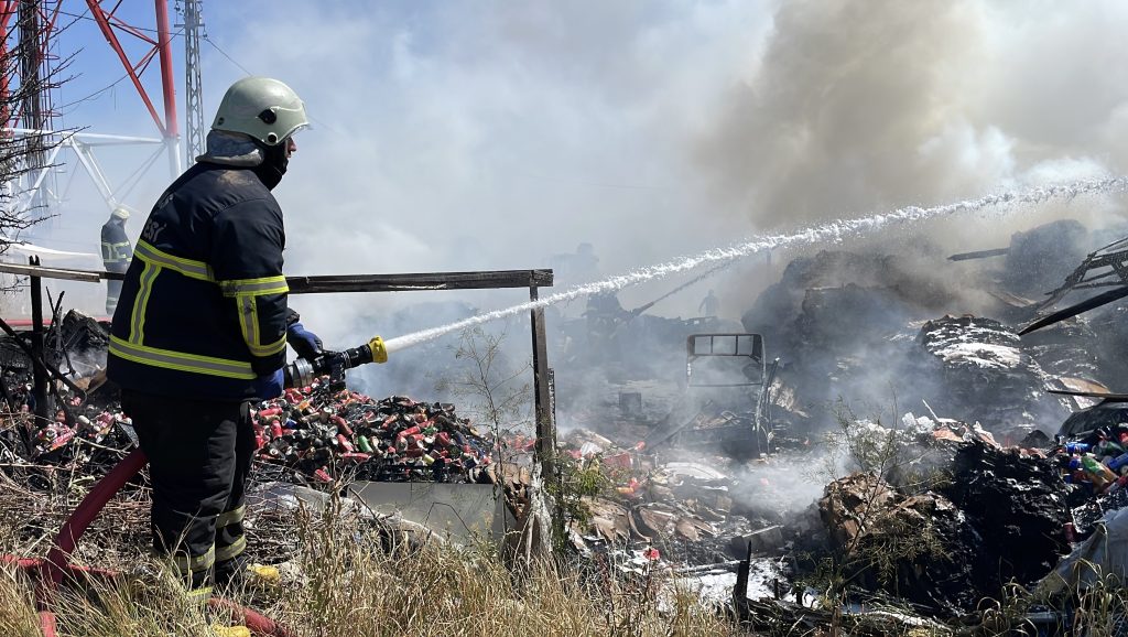 Sivas'ta Atık Malzemelerden Çıkan Yangın İtfaiye Müdahalesiyle Kontrol Altına Alındı AW494490 03 | Gündem Sivas™ Haber