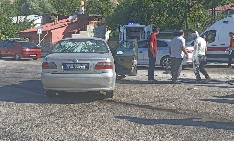 Sivas'ta Meydana Gelen Trafik Kazasında 1'i Ağır 4 Yaralı | Gündem Sivas™ | Sivas Haberleri AW494790 01 | Gündem Sivas™ | Sivas Haberleri