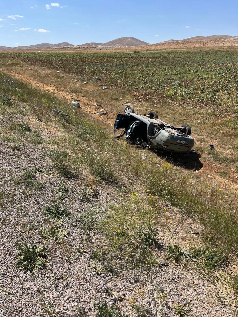 Sivas’ta Direksiyon Hakimiyetinin Kaybedilmesi Sonucu Otomobil Şarampole Uçtu: 2 Yaralı AW495201 01 | Gündem Sivas™ Haber