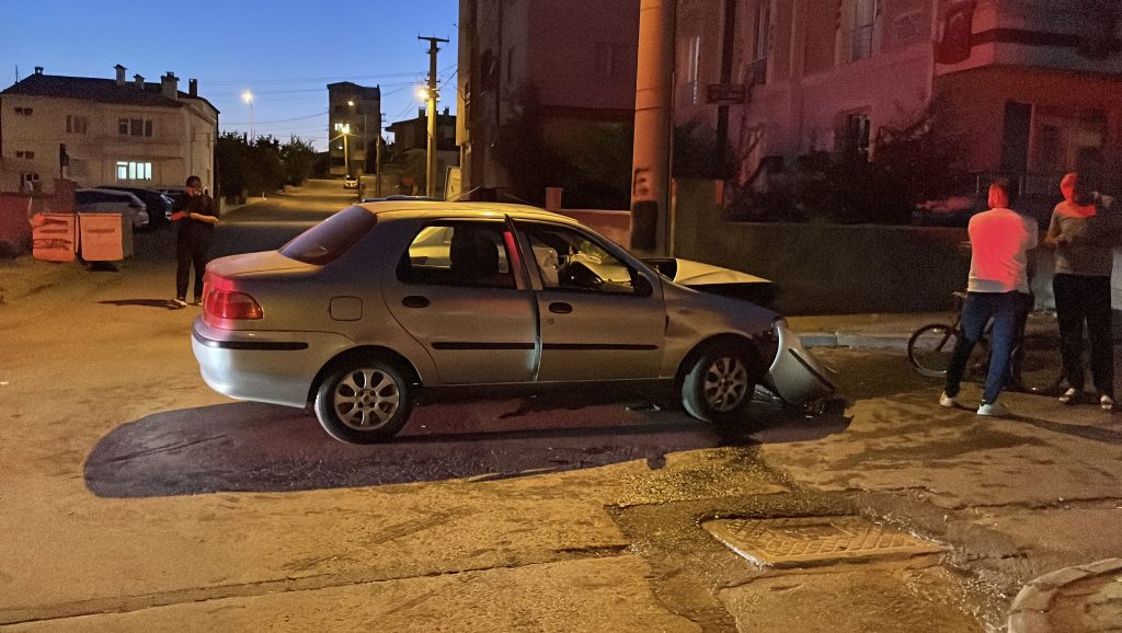 Sivas'ta Korkutan Kazada 6 Yaralı: Fiat ile Kafa Kafaya Çarpışma AW497086 05 | Gündem Sivas™ Haber